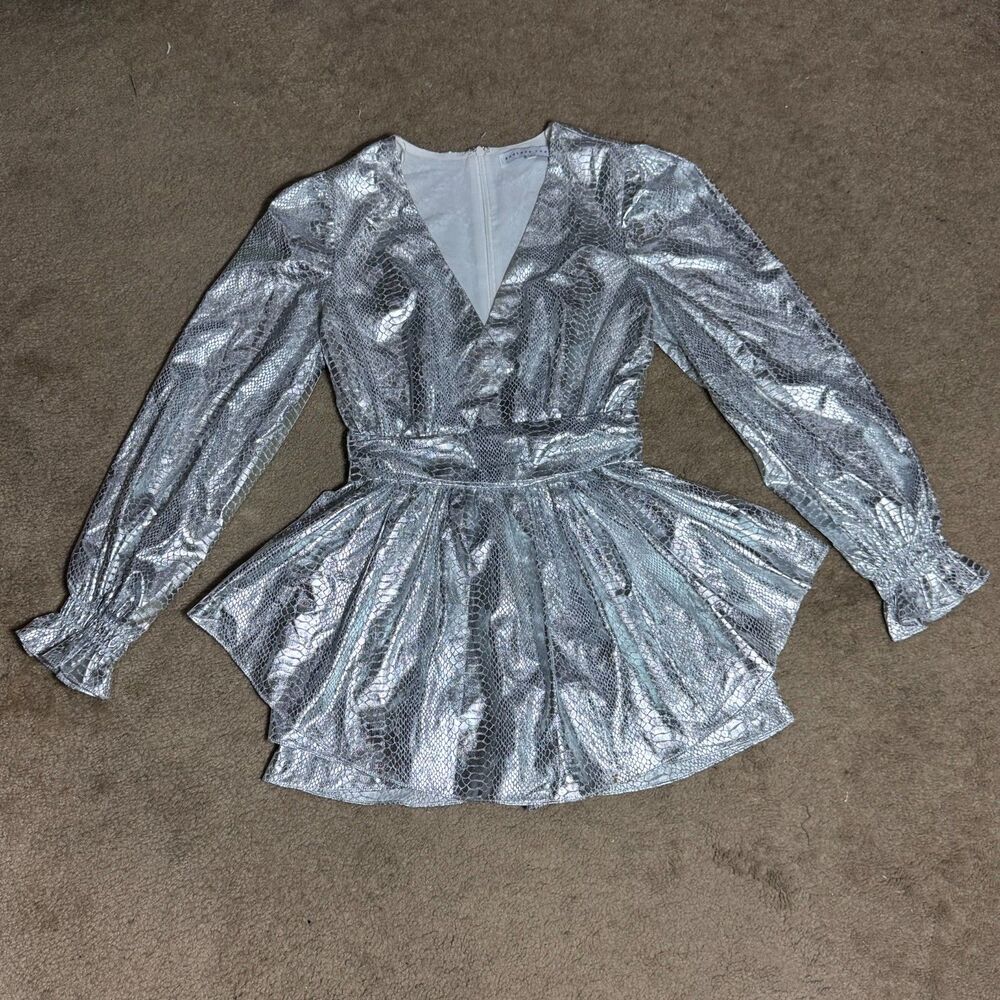 Endless Rose Snakeskin Metallic Romper Silver Long Sleeve Pleated V-Neck Size XS - Picture 5 of 8